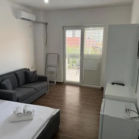 Two Friends Apartment *